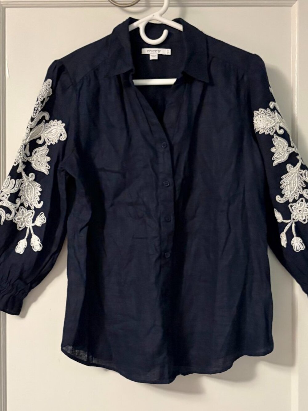 Chicos size 0 100% linen 3/4 sleeve button up blouse floral embroidered beaded